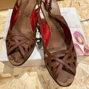 Kenzie sandals on a platform/ size 8.5